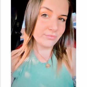 Meet your Posher, Casandra